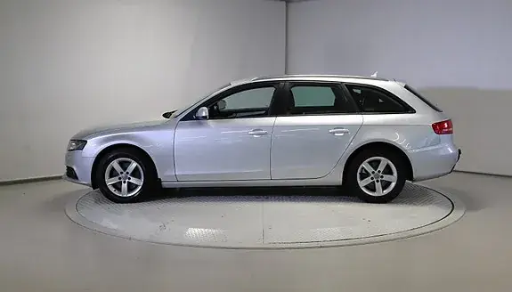 Audi A4 2011 photo 2