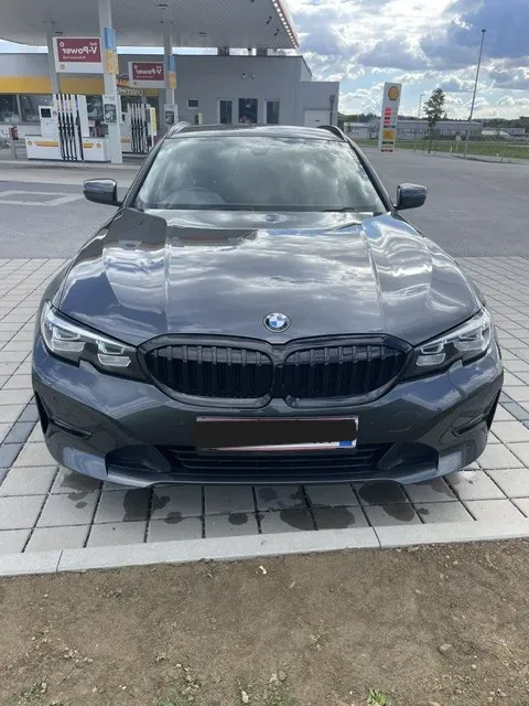 BMW 3 Series 2021 photo 2