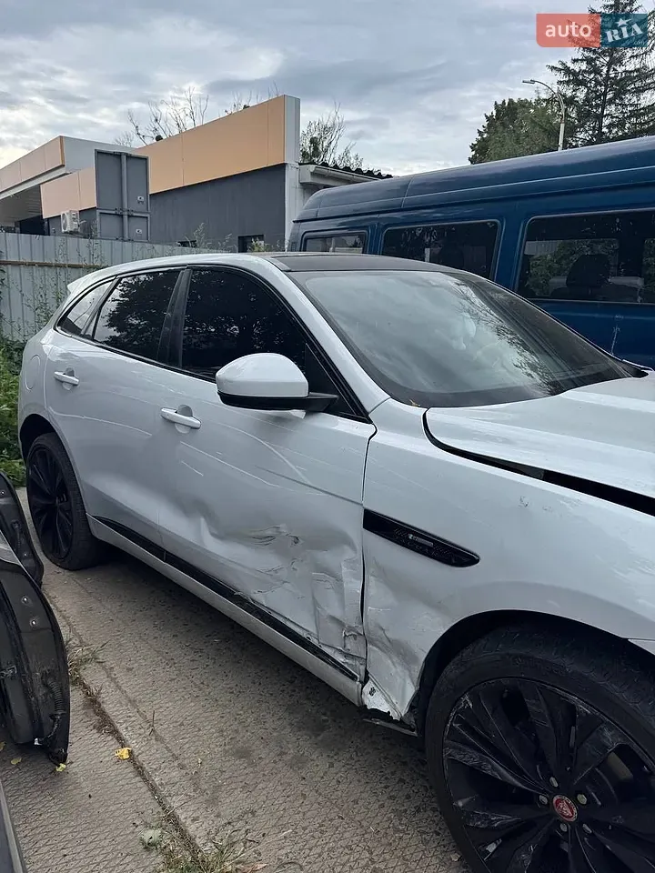 Jaguar F-Pace 2018 photo 3