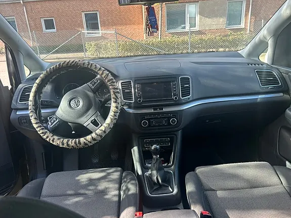 Volkswagen Sharan 2012 photo 2