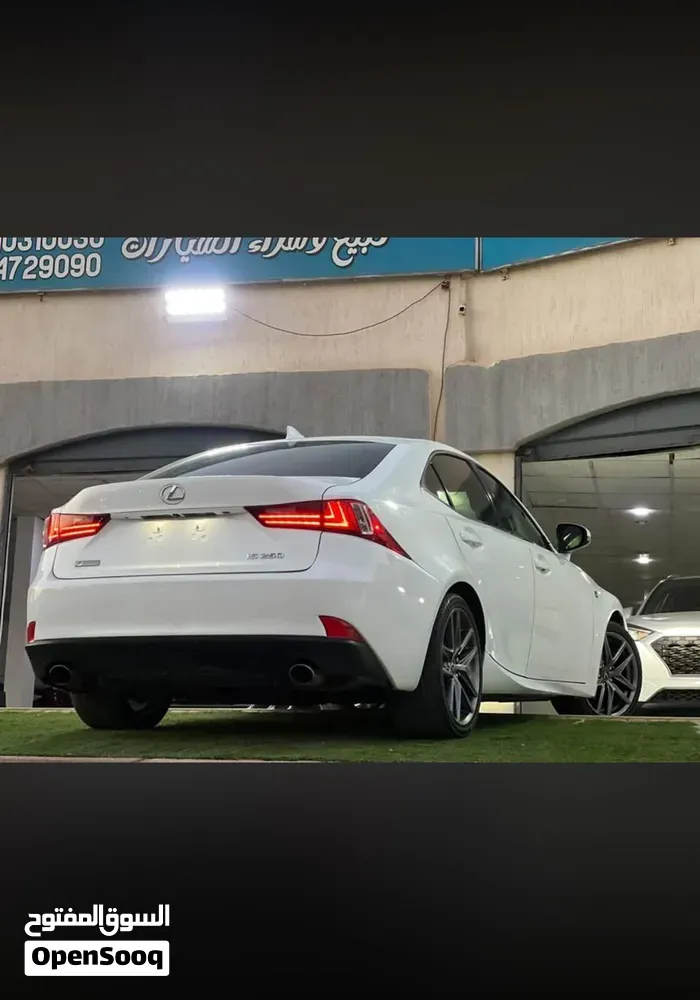 Lexus Is 250 2016 photo 3