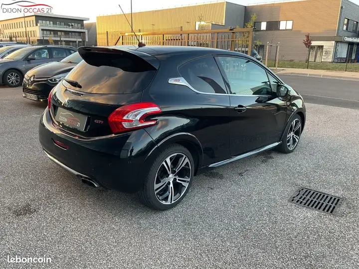 Peugeot 208 2014 photo 5