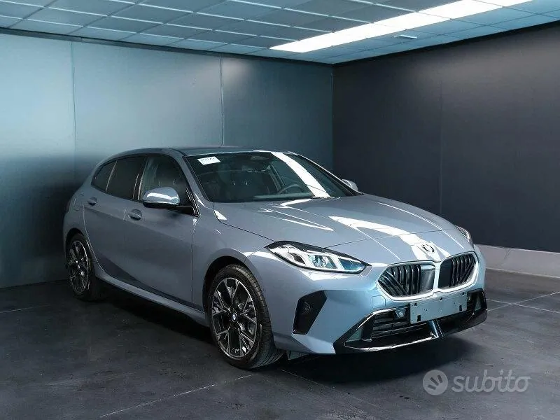 BMW 1 Series 2025 photo 2