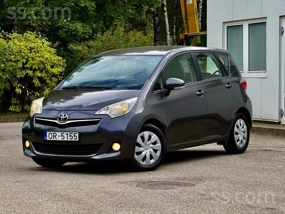 Toyota Verso-S 2012 photo 2