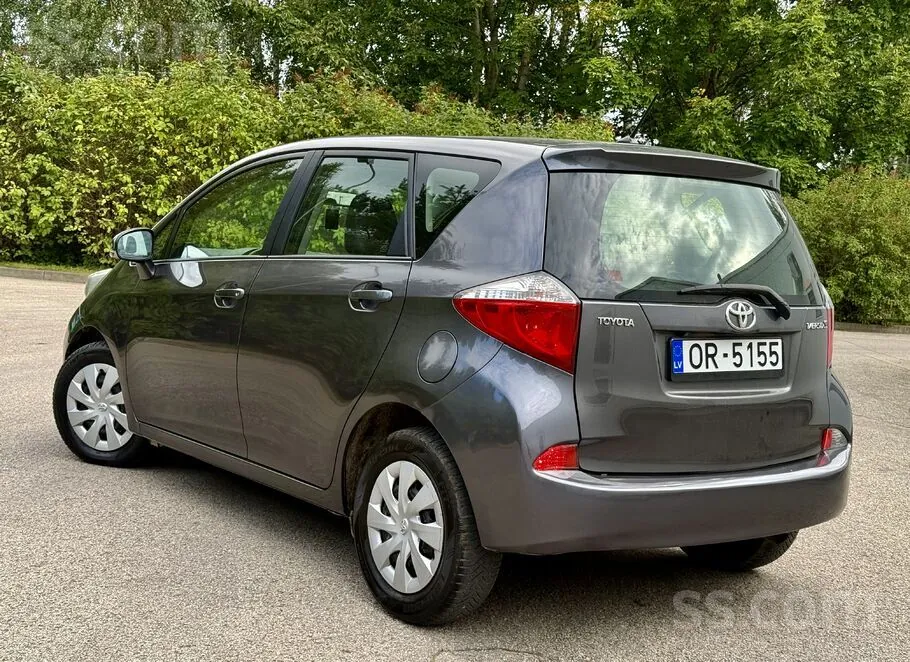 Toyota Verso-S 2012 photo 4