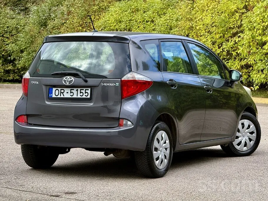 Toyota Verso-S 2012 photo 3
