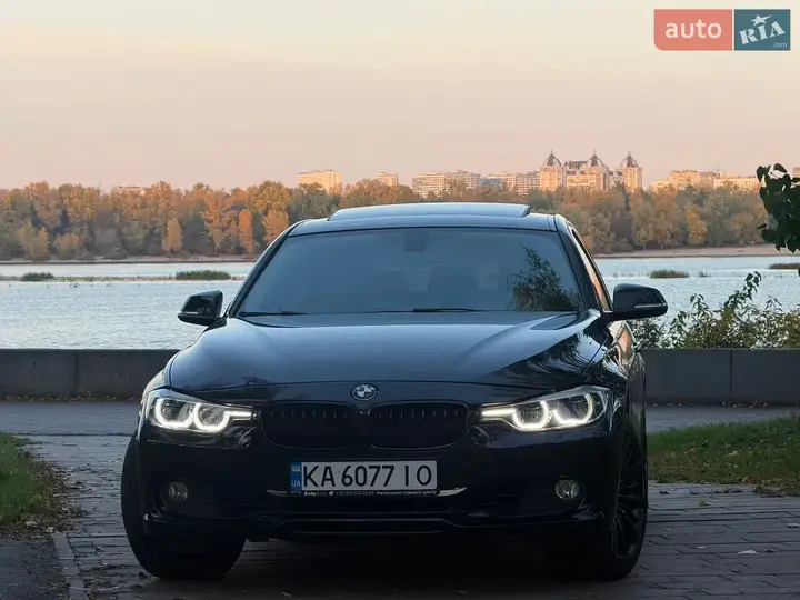 BMW 3 Series 2012 photo 2