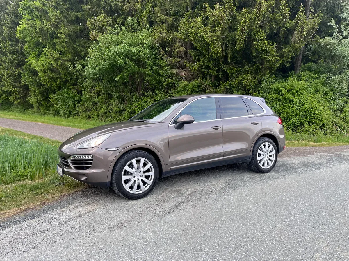 Porsche Cayenne 2010 photo 2