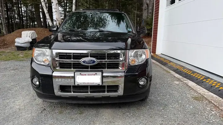 Ford Escape 2011 photo 2