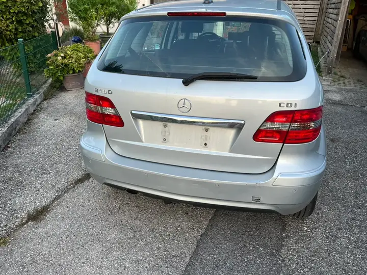 Mercedes-Benz B-Class 2011 photo 2