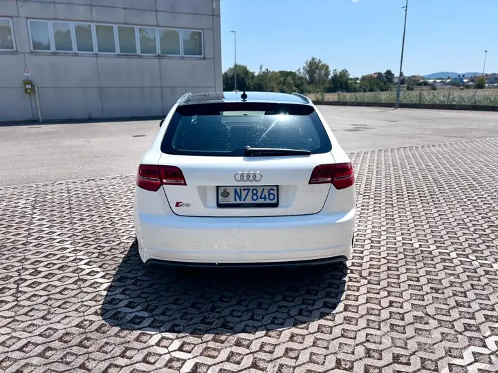 Audi A3 2011 photo 5