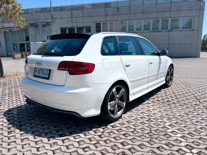 Audi A3 2011 photo 3