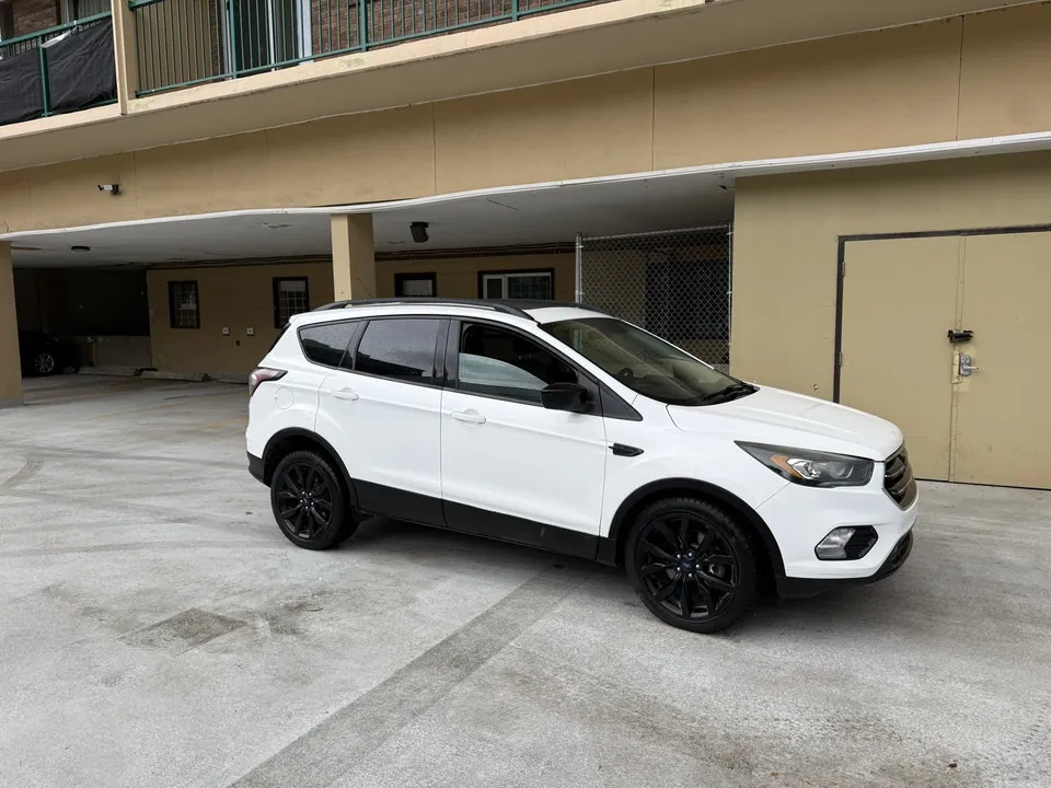 Ford Escape 2017 photo 2