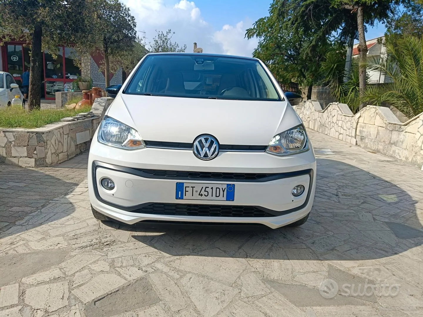 Volkswagen Up 2018 photo 2