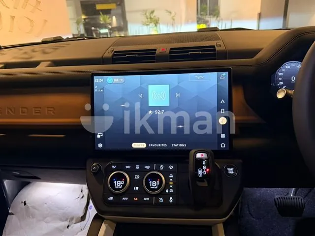 Land Rover Defender 2026 photo 4