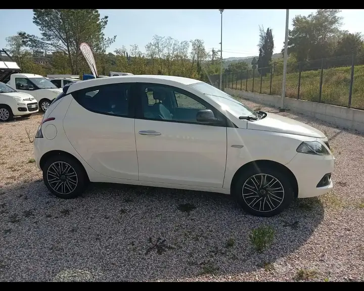 Lancia Ypsilon 2023 photo 5