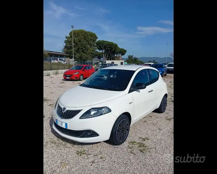 Lancia Ypsilon 2023 photo 2