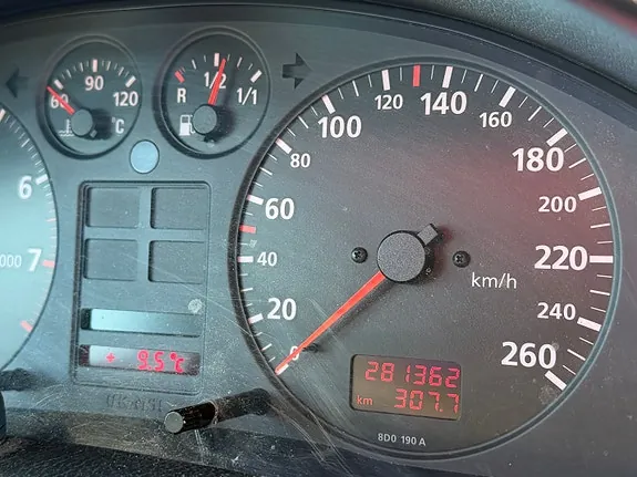 Audi A4 1997 photo 3