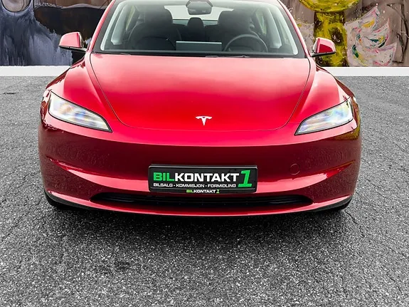Tesla Model 3 2024 photo 2