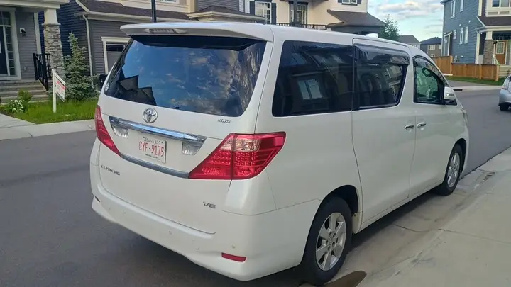 Toyota Alphard 2010 photo 3
