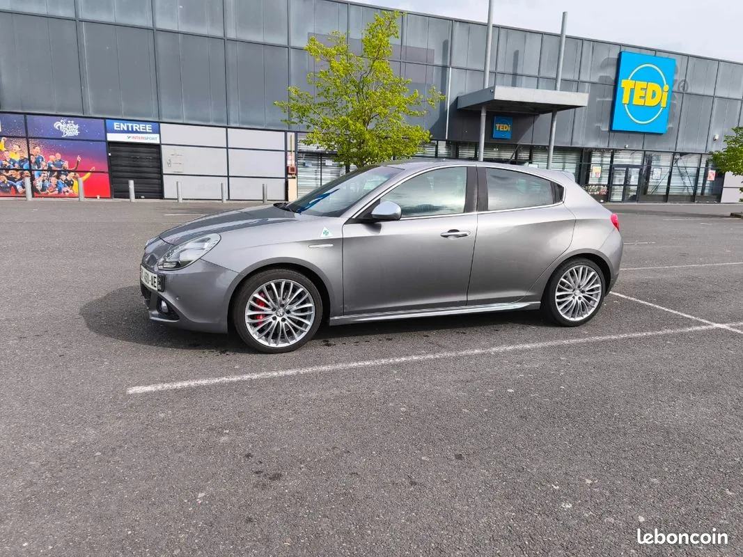 Alfa Romeo Giulietta 2014 photo 2