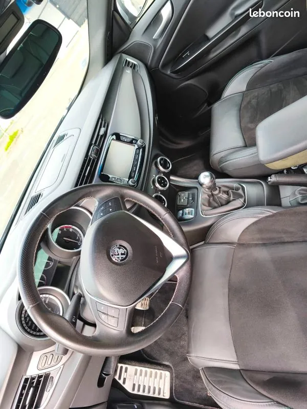 Alfa Romeo Giulietta 2014 photo 3