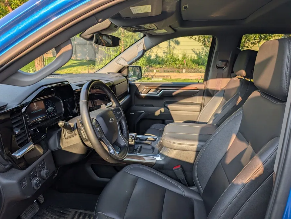 Chevrolet Silverado 1500 2023 photo 3