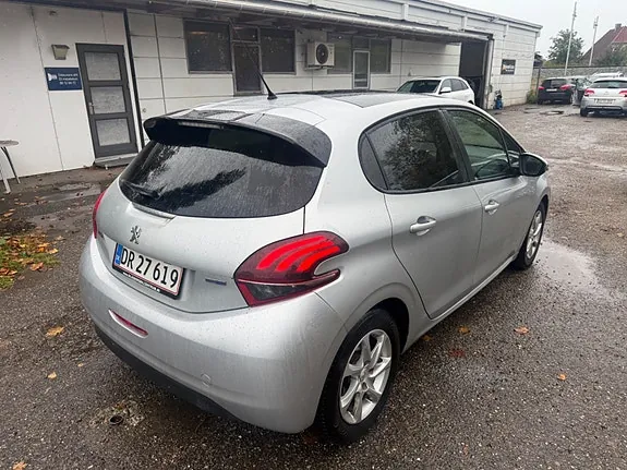 Peugeot 208 2016 photo 5
