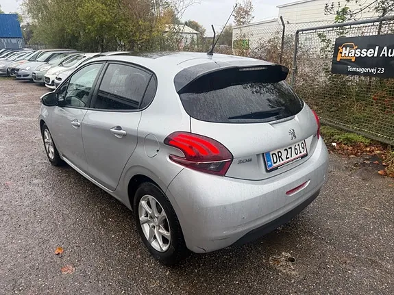 Peugeot 208 2016 photo 3