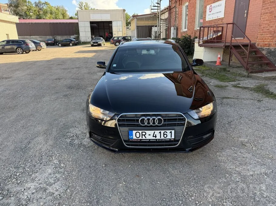 Audi A4 2012 photo 2
