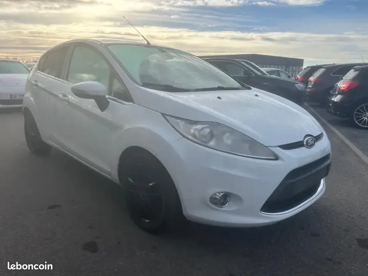 Ford Fiesta 2011 photo 2