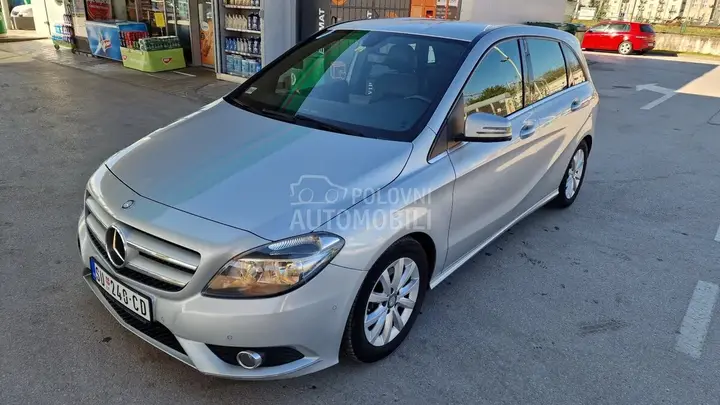 Mercedes-Benz B 180