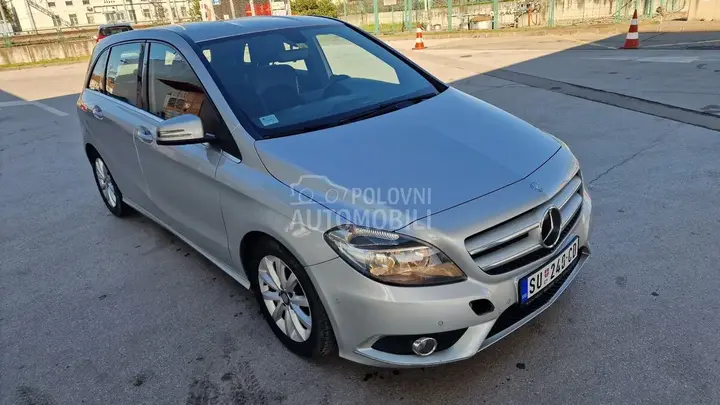Mercedes-Benz B 180 2014 photo 2