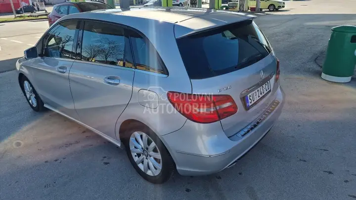 Mercedes-Benz B 180 2014 photo 4