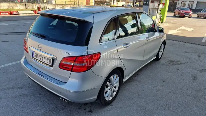 Mercedes-Benz B 180 2014 photo 3