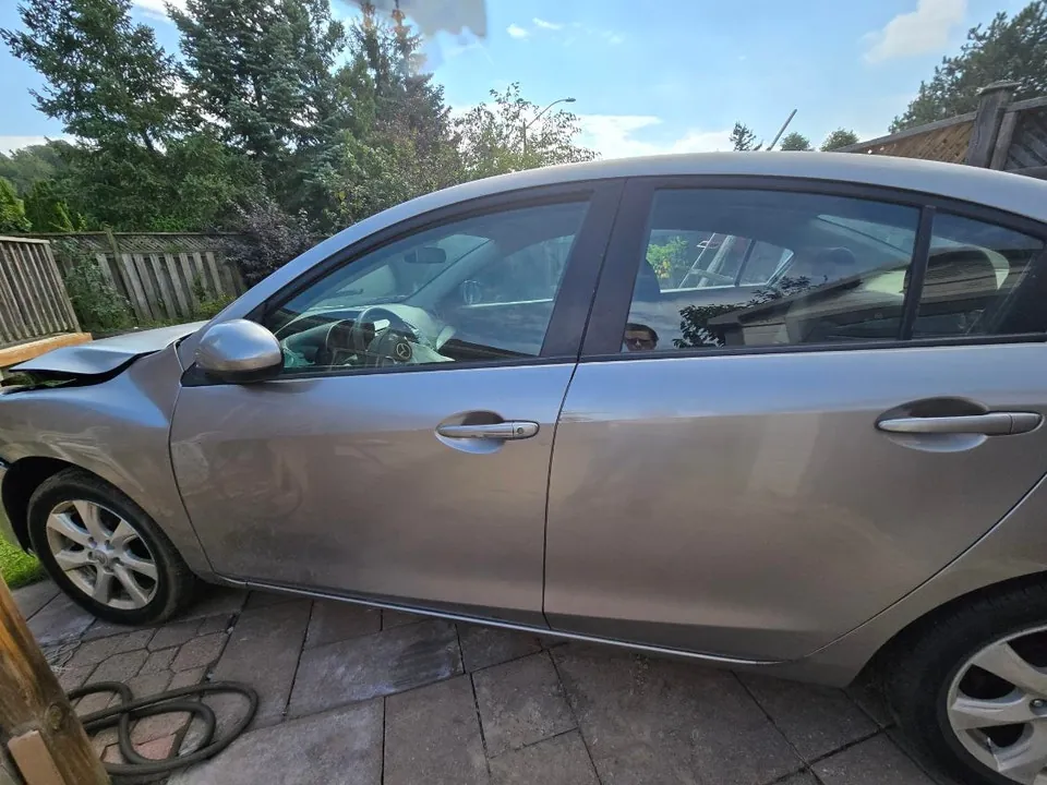 Mazda 3 2010 photo 3