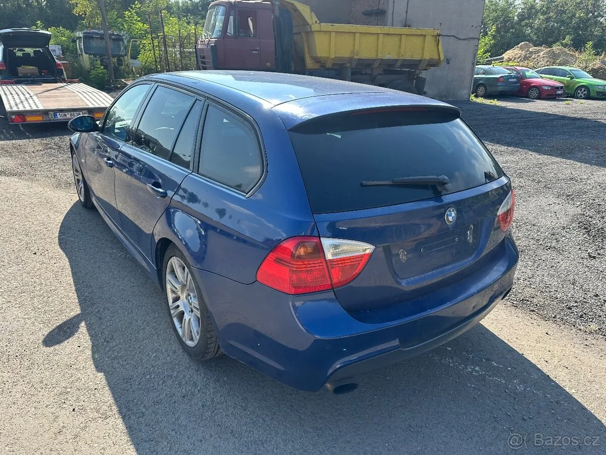 BMW 3 Series photo 4
