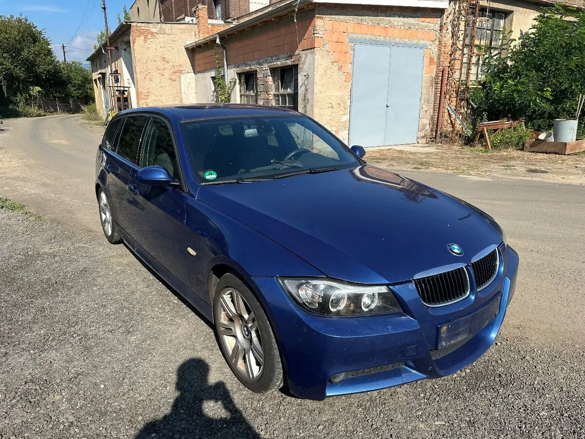BMW 3 Series photo 2