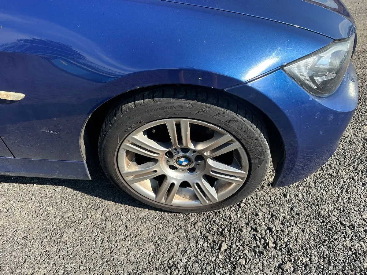 BMW 3 Series photo 5