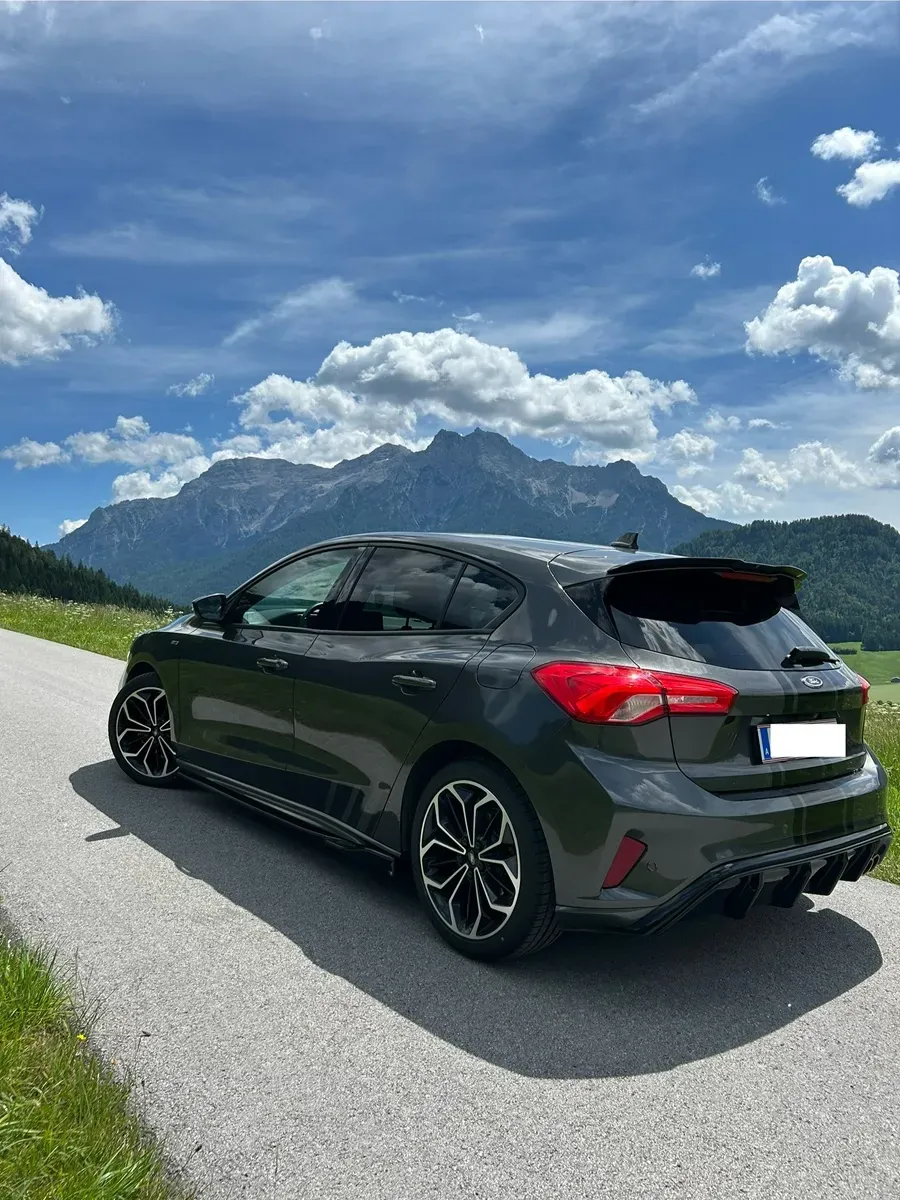 Ford Focus 2021 photo 2