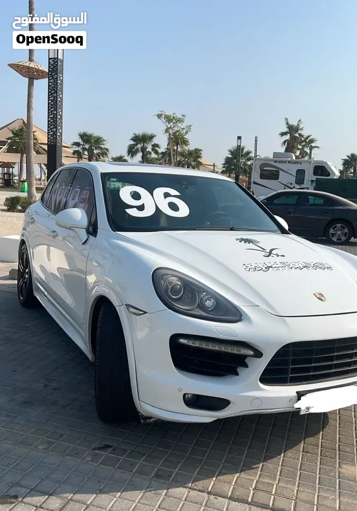 Porsche Cayenne 2013 photo 2