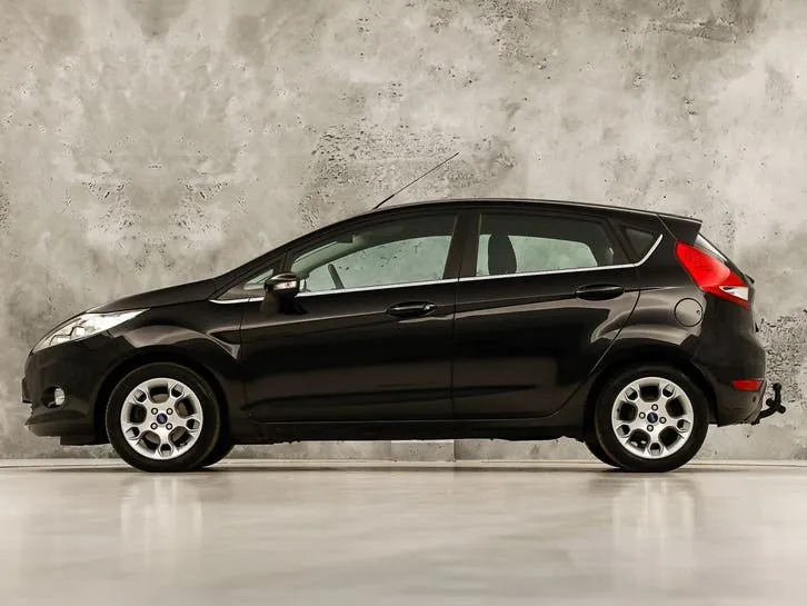 Ford Fiesta 2012 photo 2