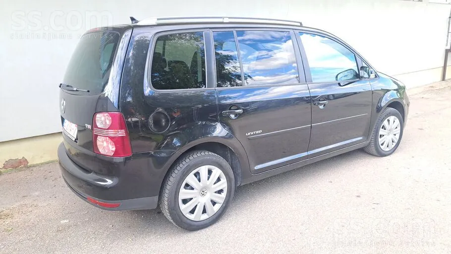 Volkswagen Touran 2008 photo 2
