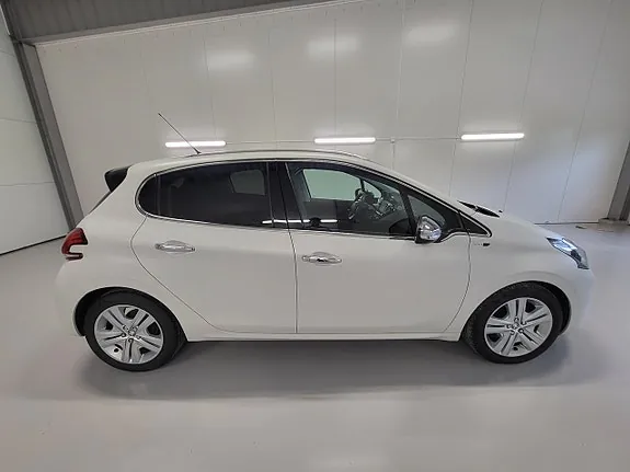 Peugeot 208 2016 photo 5