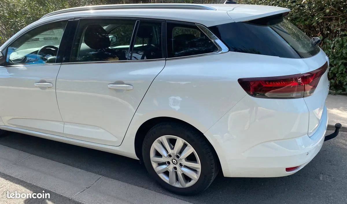 Renault Megane 2022 photo 2