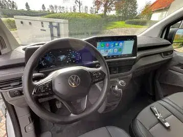 Volkswagen T7 Transporter photo 2