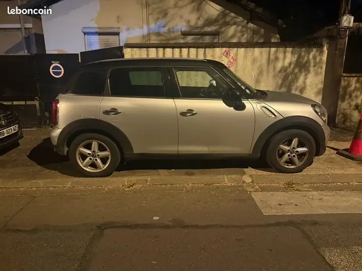 Mini Clubman 2011 photo 2