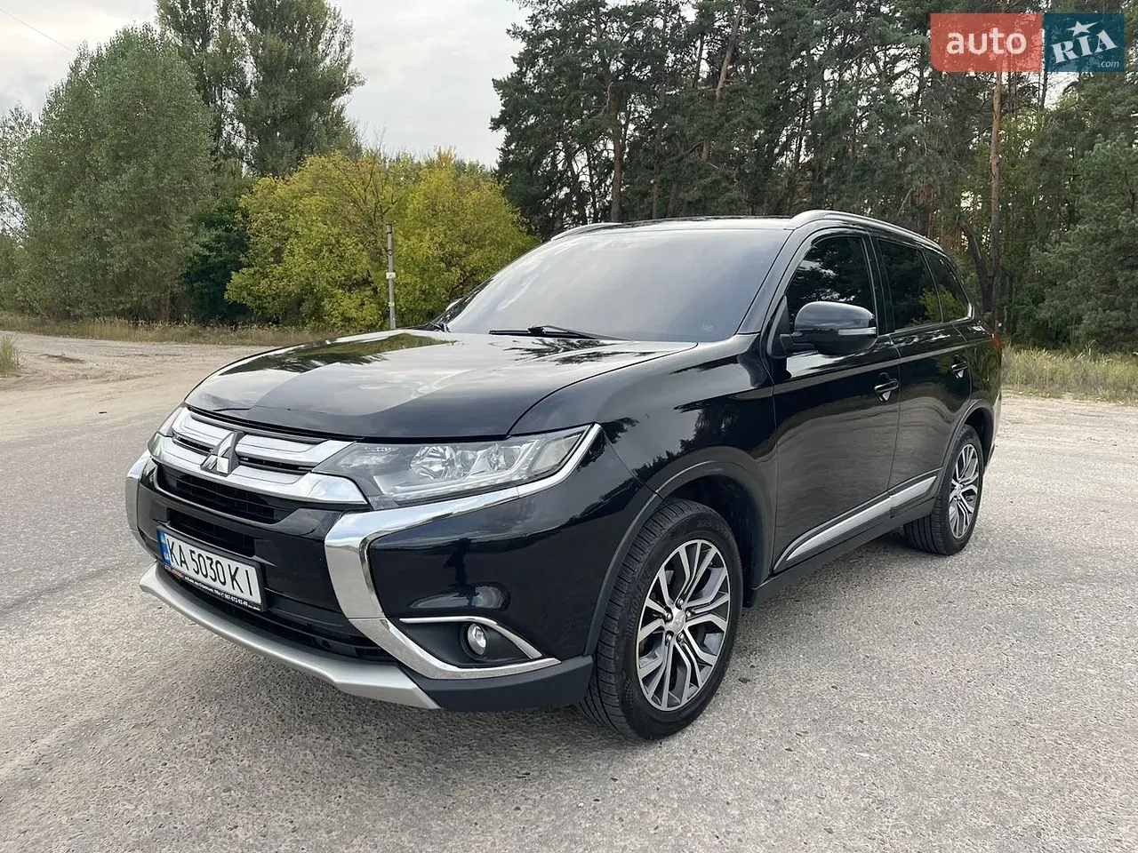 Mitsubishi Outlander 2016 photo 2