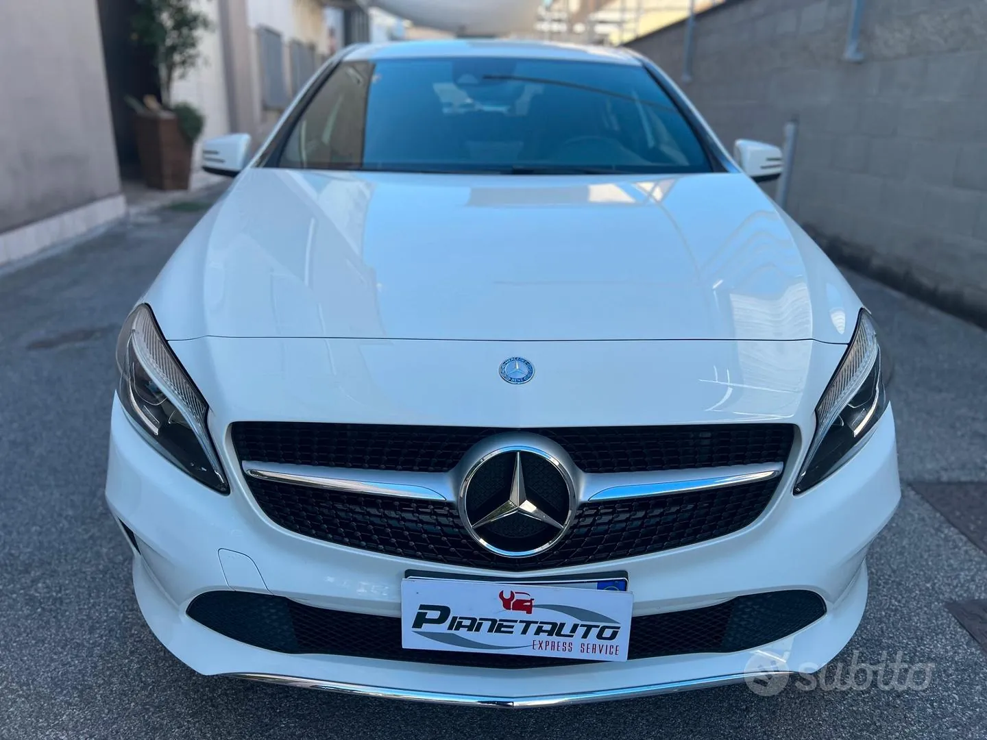 Mercedes-Benz A 180D 2017 photo 2