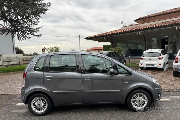 Lancia Musa 2011 photo 5
